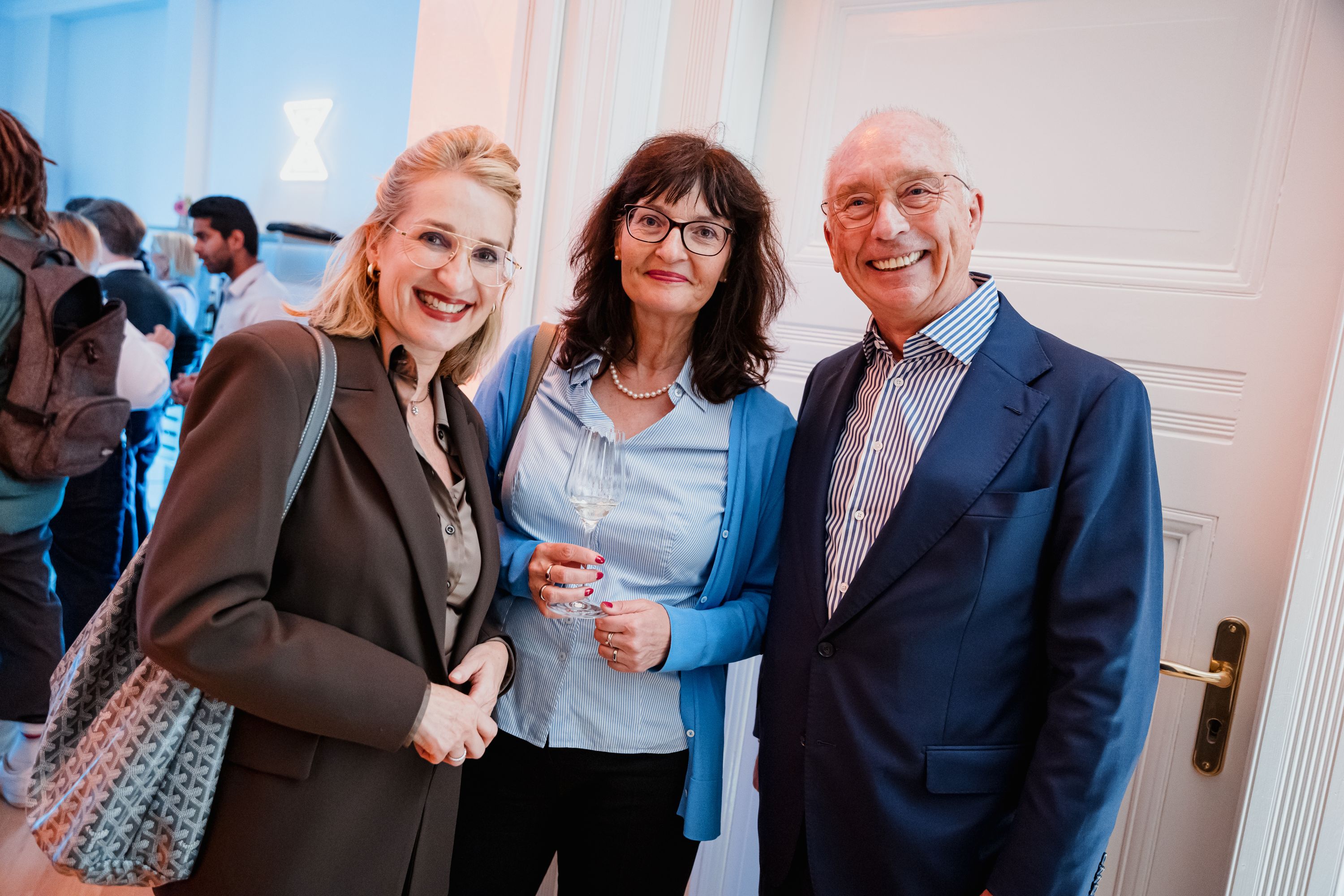 V.l. Dr. Angela Wiechula, BERLINboxx-Herausgeberin, Birgit Steindorf von Berlin Partner und Frank Schmeichel, Business Network, beim Grand Opening von ZEITGEIST am Kurfürstendamm © kreativmedia-berlin